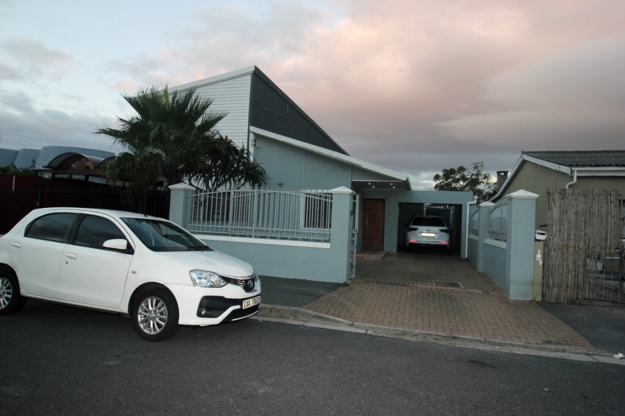 To Let 4 Bedroom Property for Rent in Belgravia Western Cape